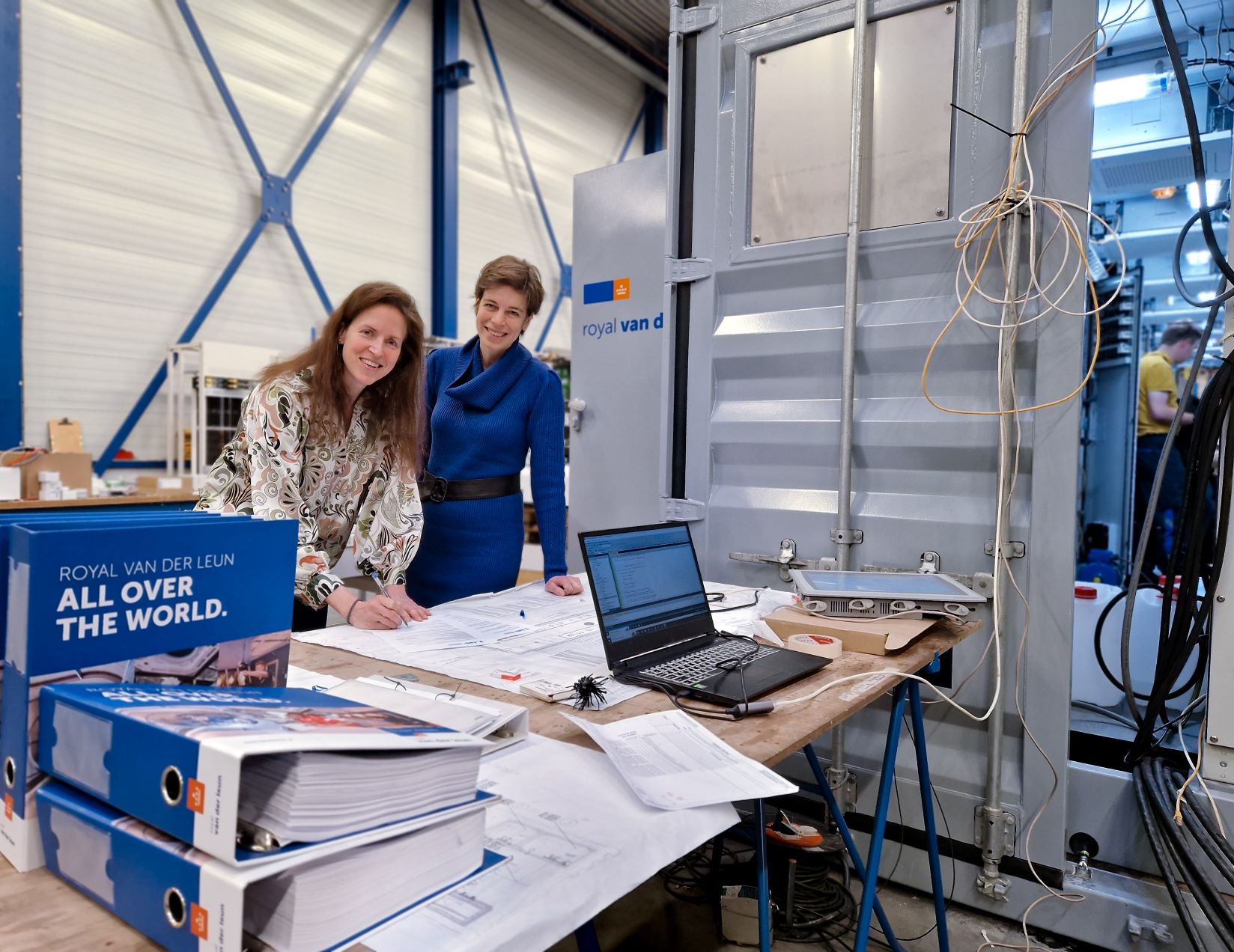 12-overeenkomst-tussen-royal-van-der-leun-en-i-lab-heidi-heemskerk-adrienne-vertooren-werkplaats-vdl-gorinchem-jongeren-scholieren-1