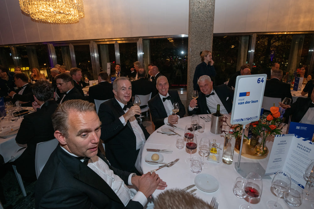 3-maritiem-gala-2021-royal-van-der-leun-europort-maritime-awards-nmt-ronald-visser-martin-den-breejen-ronde-tafel-proost-dinner-1