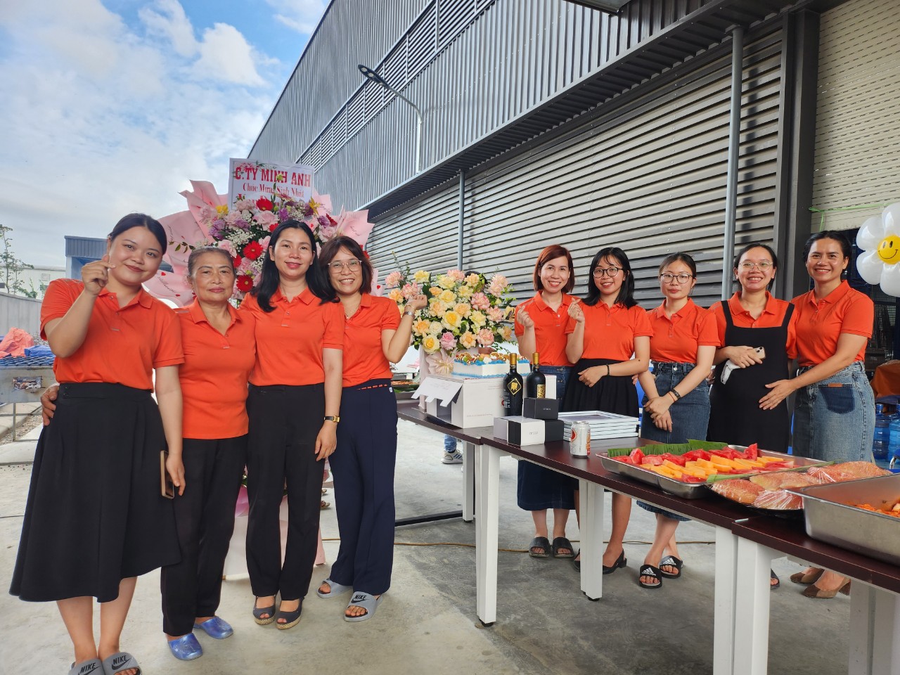 3-woman-at-royal-van-der-leun-vietnam