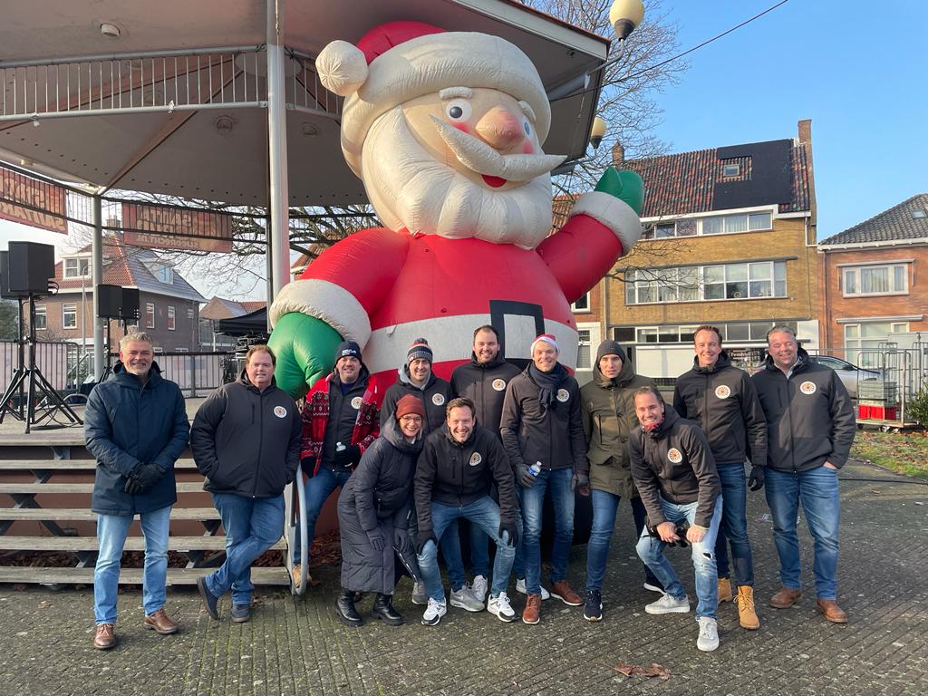 5-santarun-sliedrecht-royal-van-der-leun-sponsor-kerstmannen-sliedrecht-voedselbank-sliedrecht-vdl-kerstman-dirk-stouthart-2-