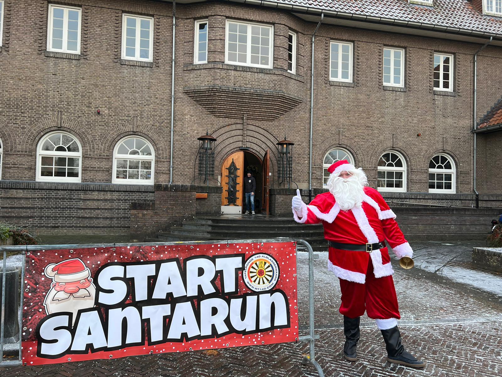 6-santarun-sliedrecht-royal-van-der-leun-sponsor-kerstmannen-sliedrecht-voedselbank-sliedrecht-vdl-kerstman-dirk-stouthart
