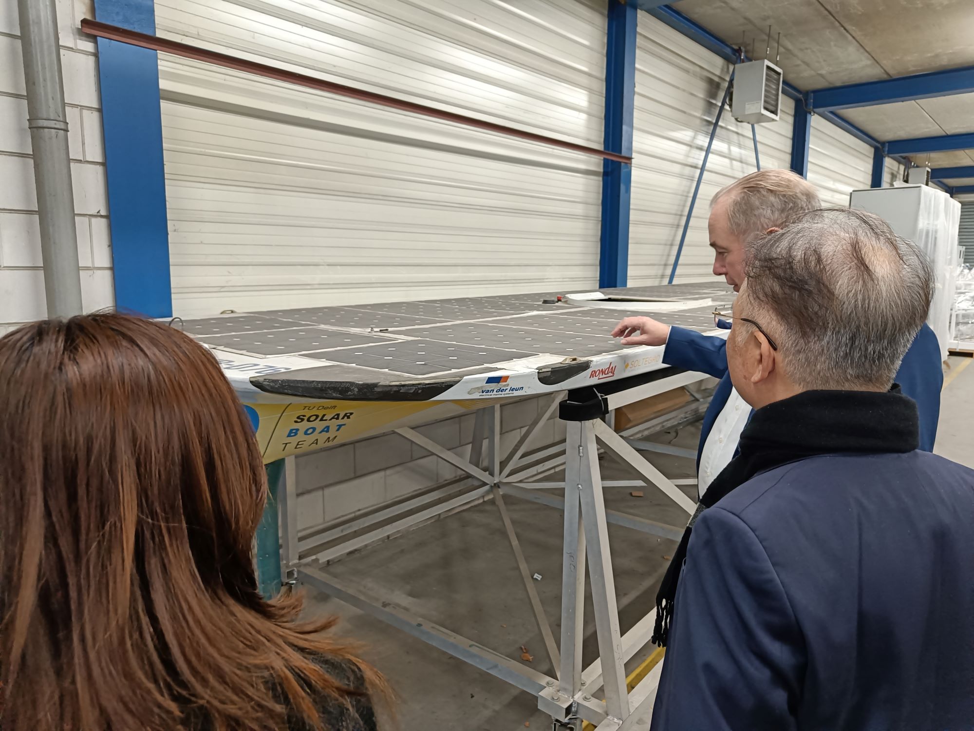 ambassadeur-vietnam-solar-boat-tu-delft