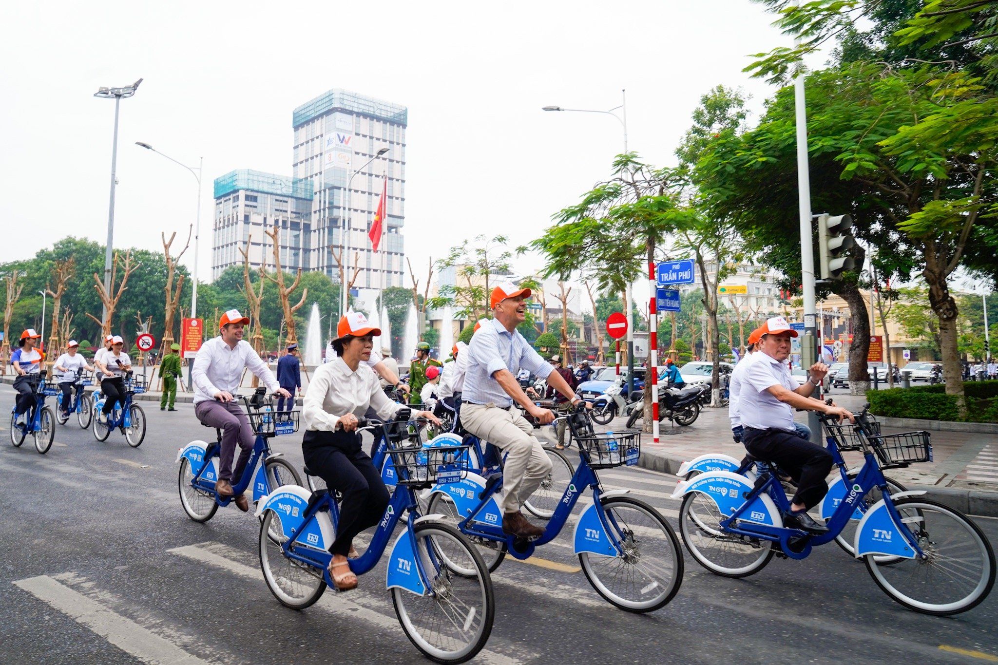 ambassador-kees-van-baar-on-the-bike-in-vietnam