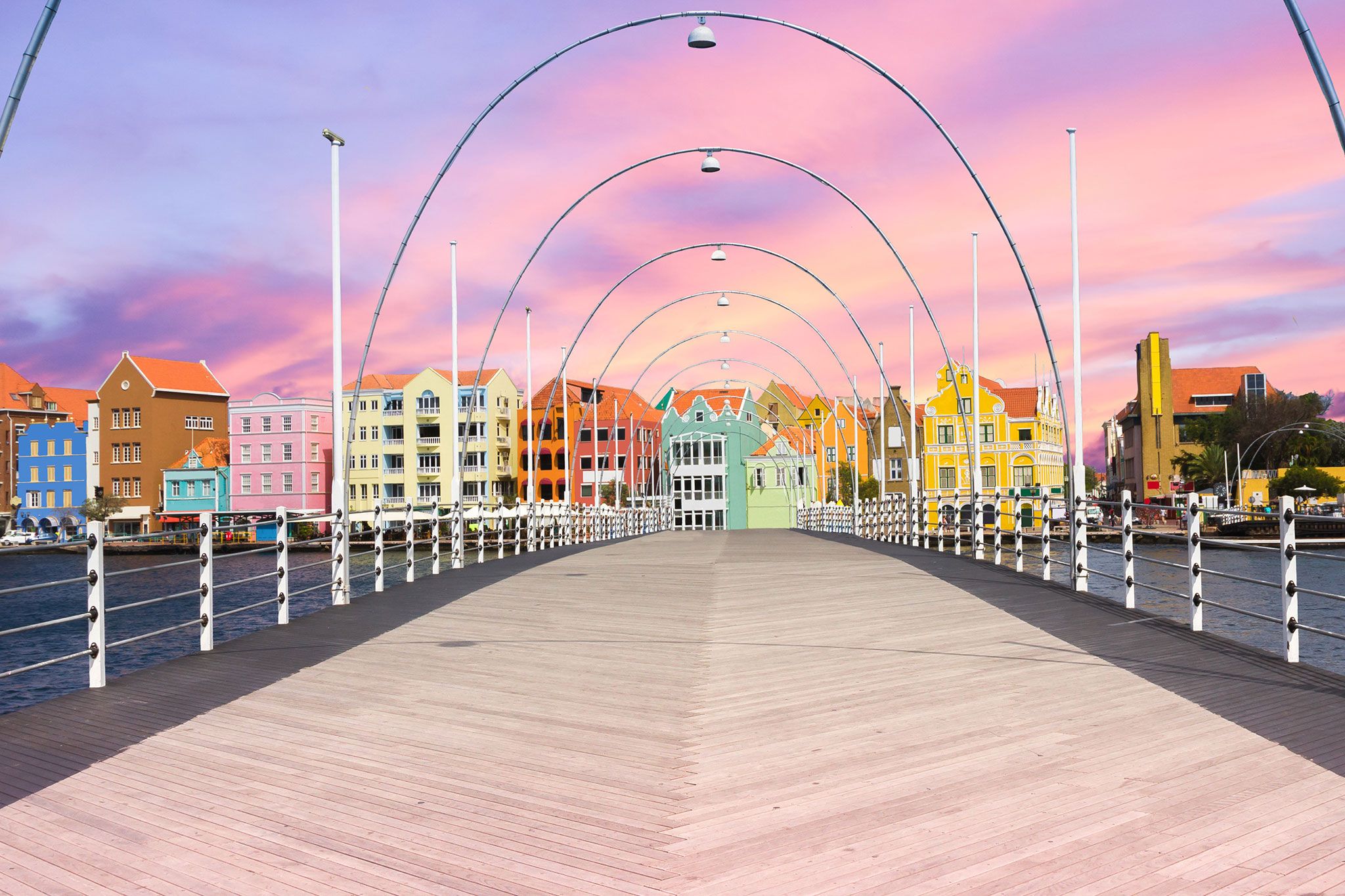 curacao-boot-4-royal-van-der-leun-queen-emma-bridge-3