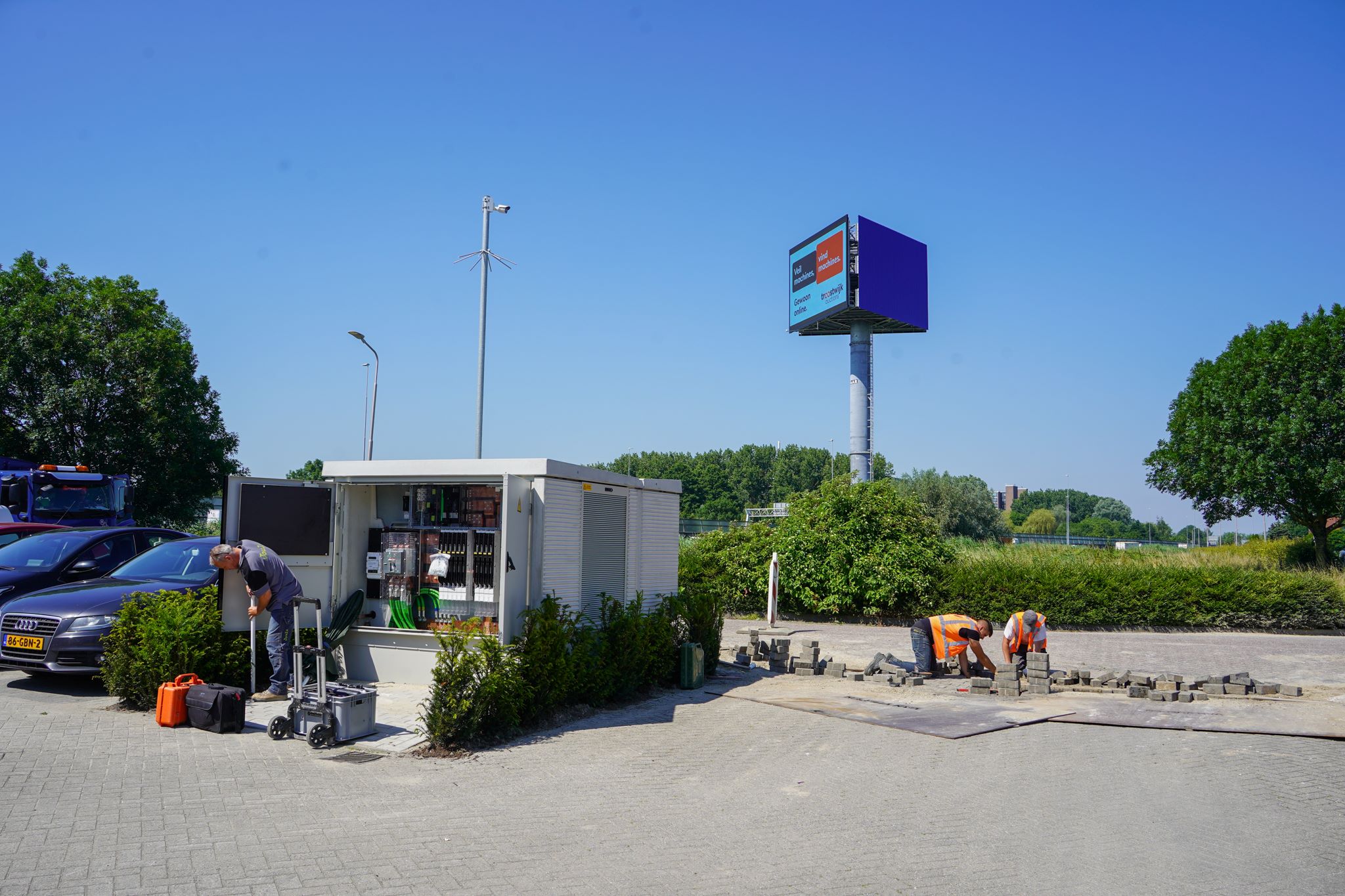 res-1-royal-van-der-leun-power-to-the-house-powersupply-headquarters