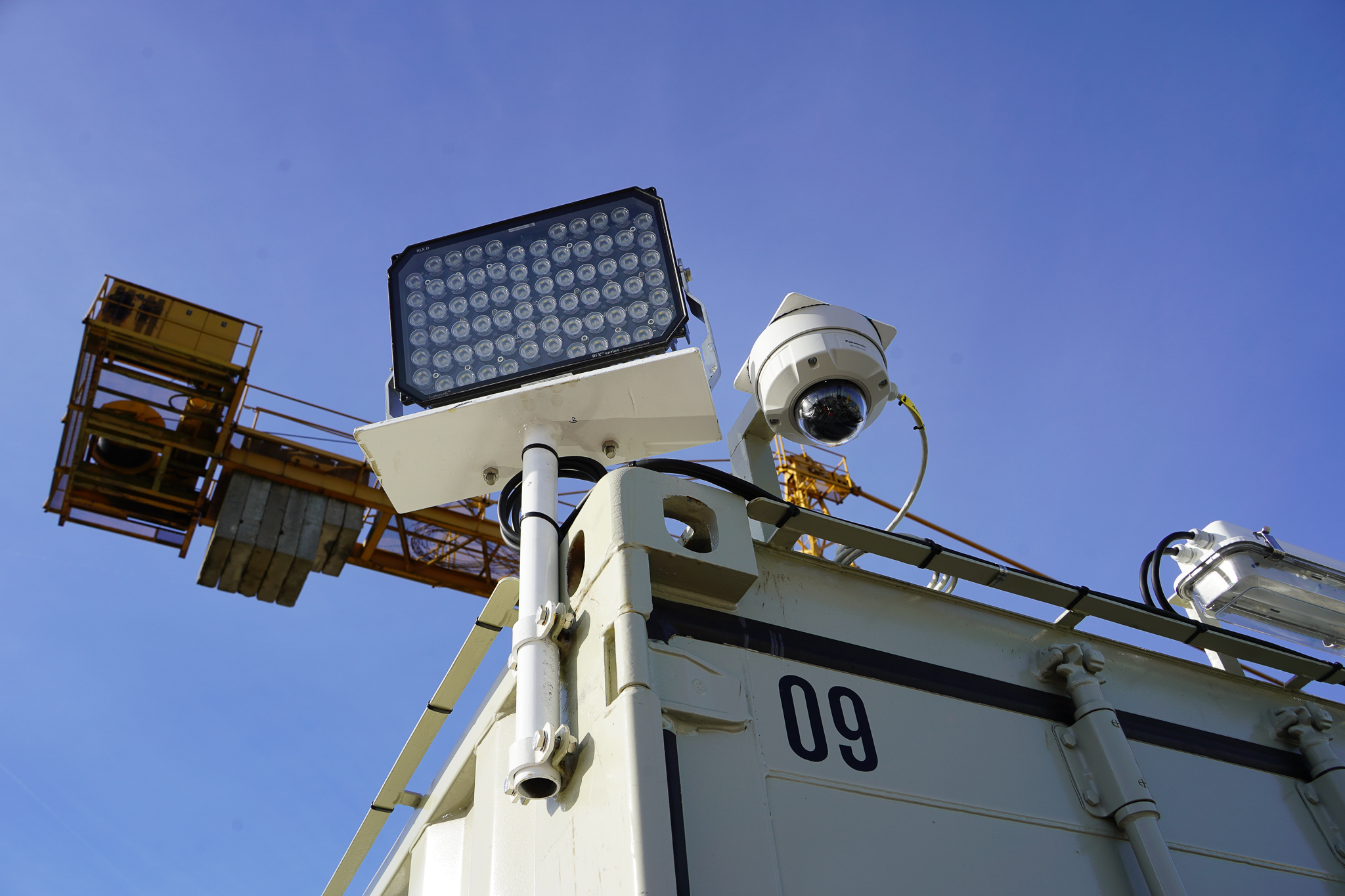 royal-van-der-leun-boskalis-electrical-marine-system-system-integrator-lamp-haitech-floodlight-installateur-sliedrecht