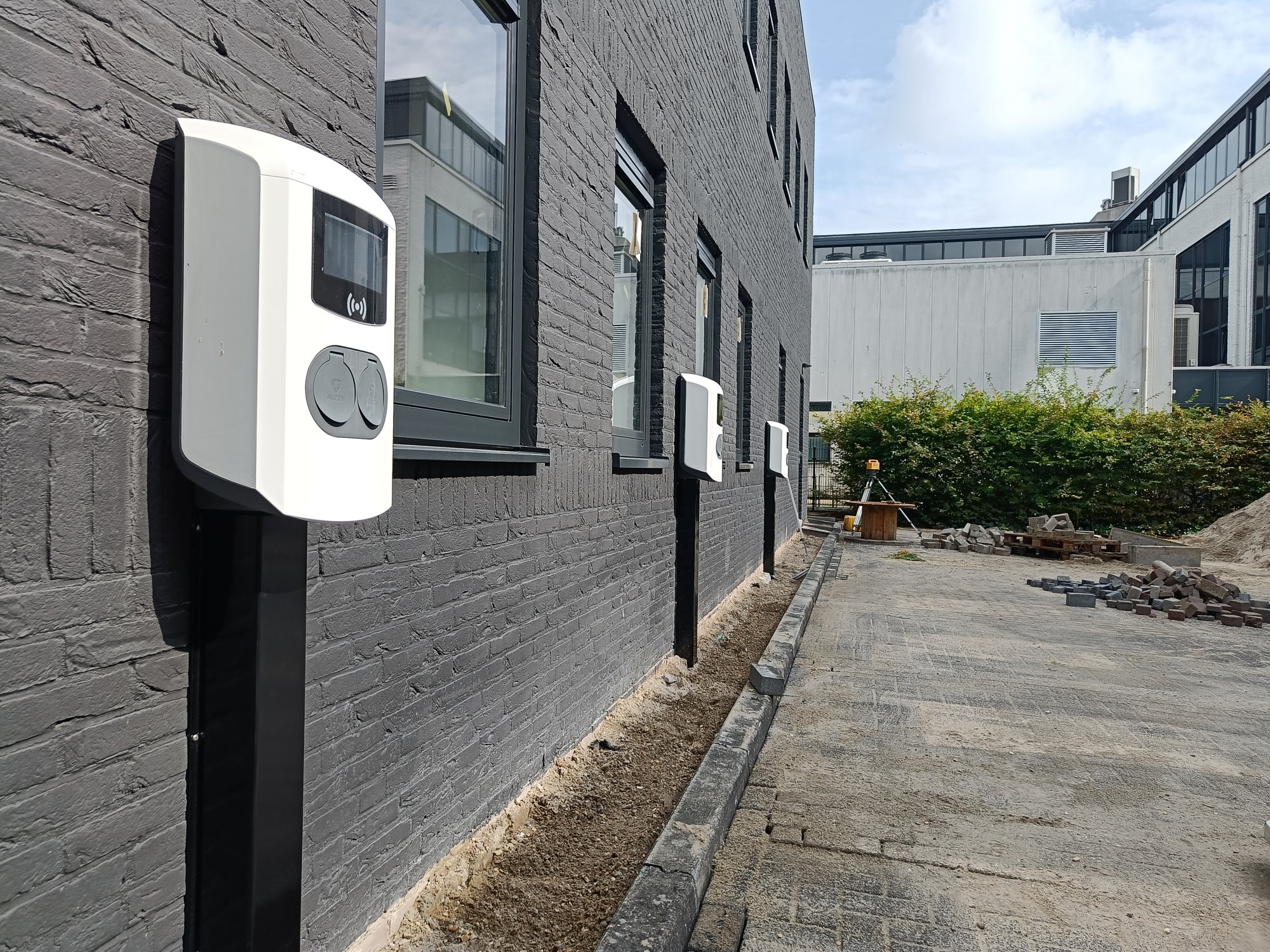 smart-building-laadpalen-van-der-leun-electrobouw