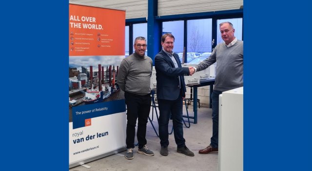 Collaboration Between Royal van der Leun and Danelec Marine Martin de Breejen Paul Robbe Carlos de S