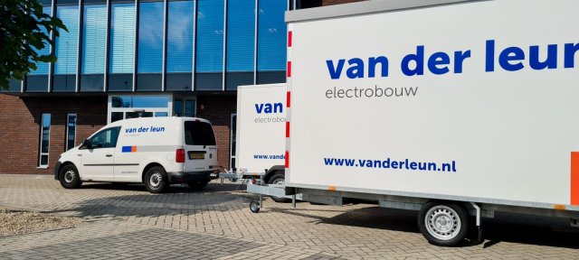 Royal Van der Leun Electrobouw caddy met aanhanger
