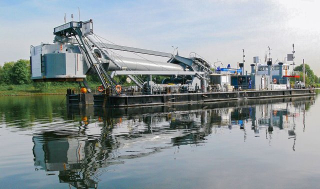 Royal Van der Leun ship for WSA Koblenz duikklokschip Damen Shipyards 1