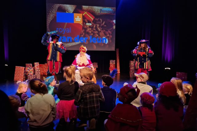royal van der leun sinterklaas - pv - pakjes avond - vdl - van der leun