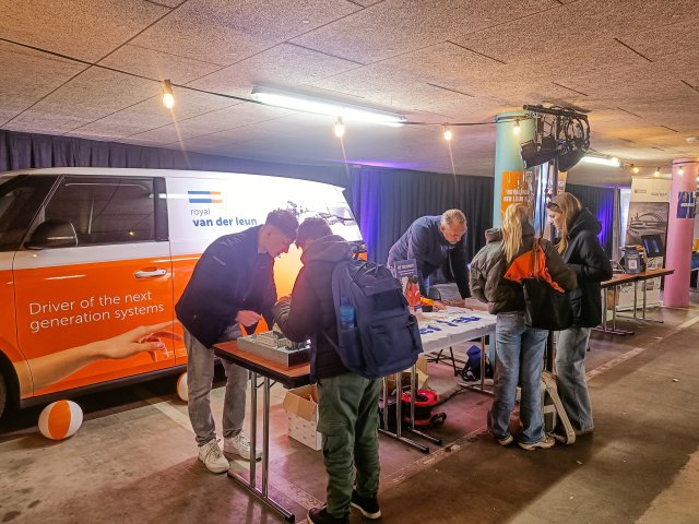 royal van der leun sto belevingsdagen - zwijndrecht - vdl - scholieren - loket - stage - stagiares (